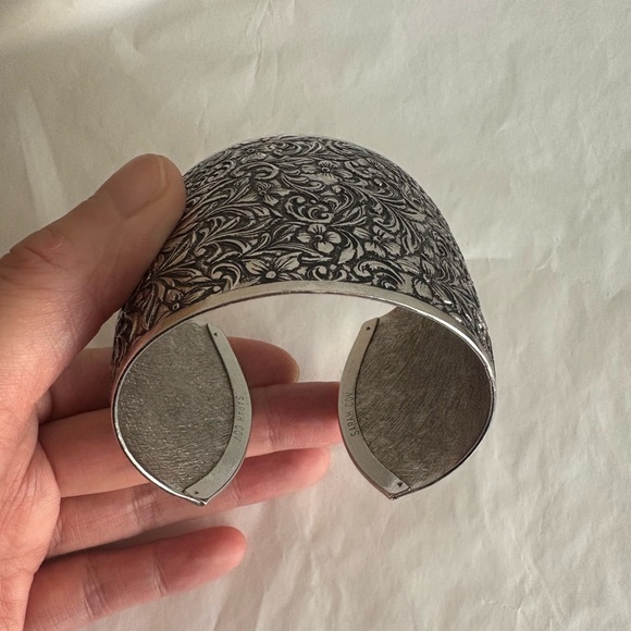 Vintage Sarah Coventry Bracelet Fashion Cuff in pewter from 1973 - Picture 4 of 10